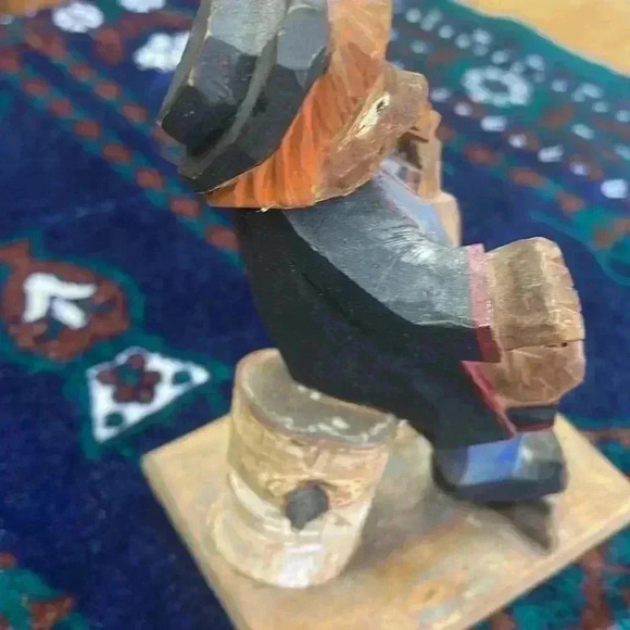 Hand carved vintage, violin player. So cool! - Picture 4 of 10